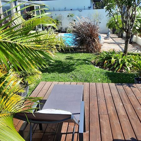 Joli Appartement, Piscine, Jacuzzi Sainte-Suzanne Bagian luar foto